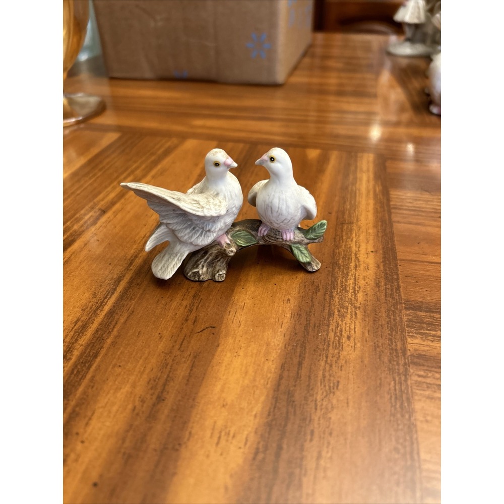 Vintage Lefton 00754 Small Love Birds Doves On Tree